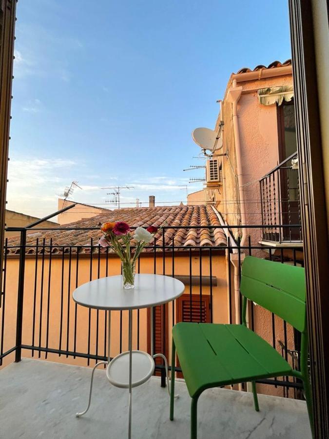 Al Cortile Apartment เชฟาลู ภายนอก รูปภาพ