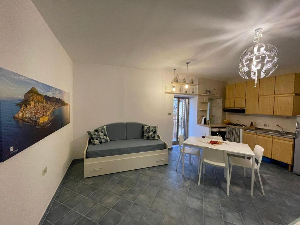 Al Cortile Apartment เชฟาลู ภายนอก รูปภาพ